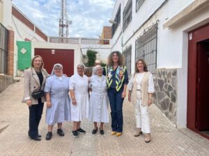 Grupo de mujeres y religiosas en un proyecto de inclusión laboral