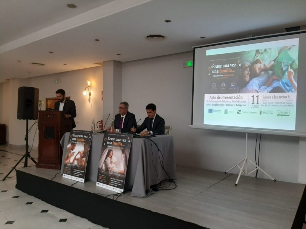 Presentación de jornadas sobre acogimiento y adopción en el Hotel Melilla Puerto