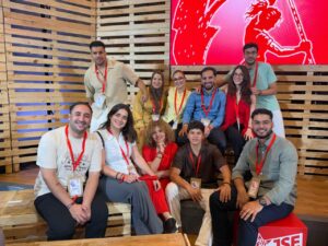 Grupo de jóvenes de Juventudes Socialistas en un congreso en Melilla
