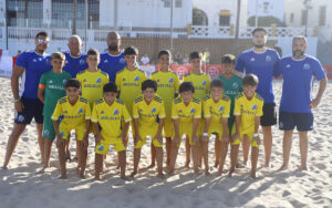 Equipo de fútbol alevín de Melilla en la playa