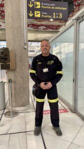 Delegado de IAE listo para rescate en el aeropuerto.