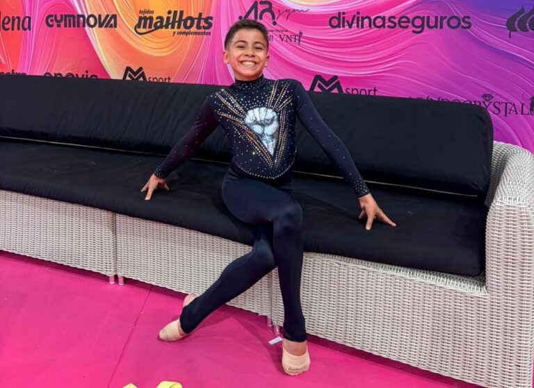 Neizan Buyemaa en competición de gimnasia rítmica en Guadalajara
