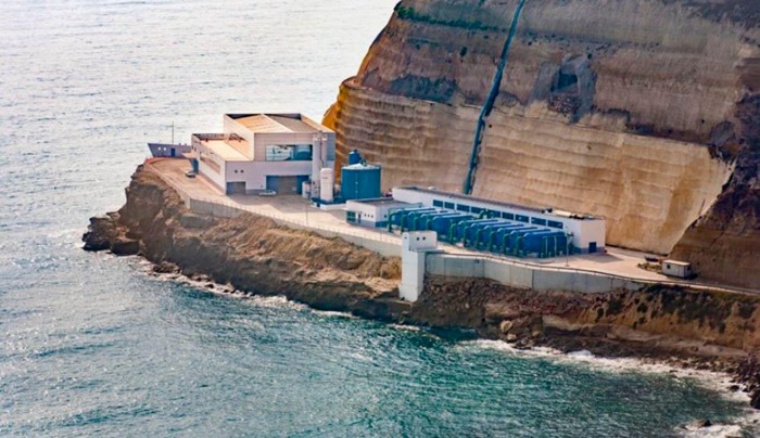 Vista aérea de la nueva desaladora en Horcas Coloradas junto al mar