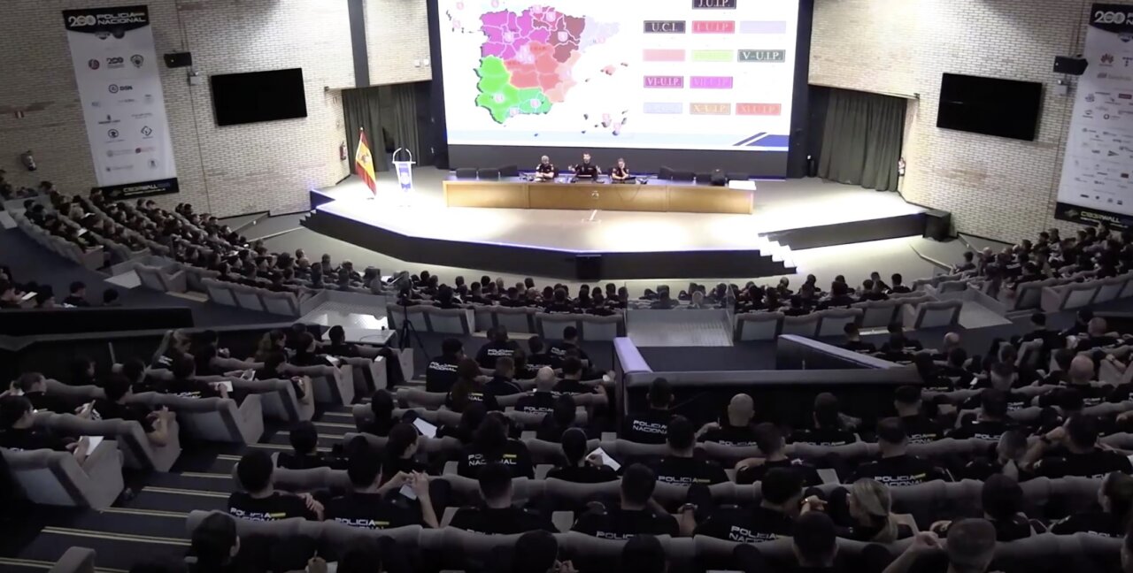 Reunión de la Policía Nacional para coordinar la visita del Papa León XIV a Madrid