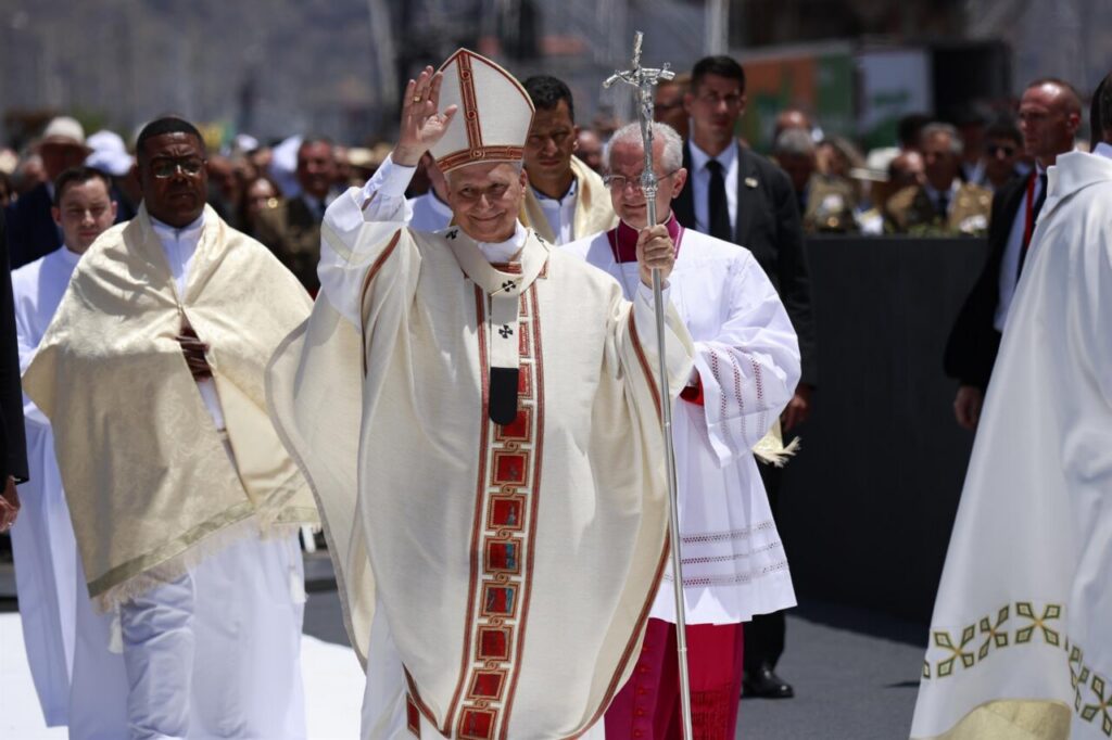 El Papa León XIV en el campamento de acogida Las Raíces en Tenerife