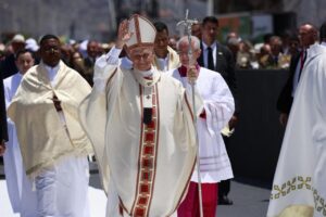El Papa León XIV en el campamento de acogida Las Raíces en Tenerife