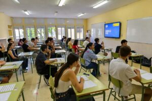 Estudiantes realizando la Prueba de Acceso a la Universidad en Melilla