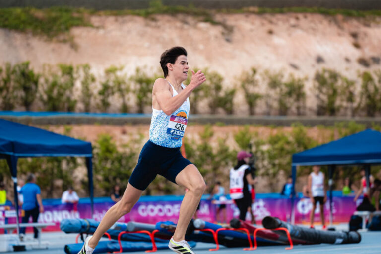 Pelayo Castaño corriendo en el Campeonato de España Sub-16 de atletismo