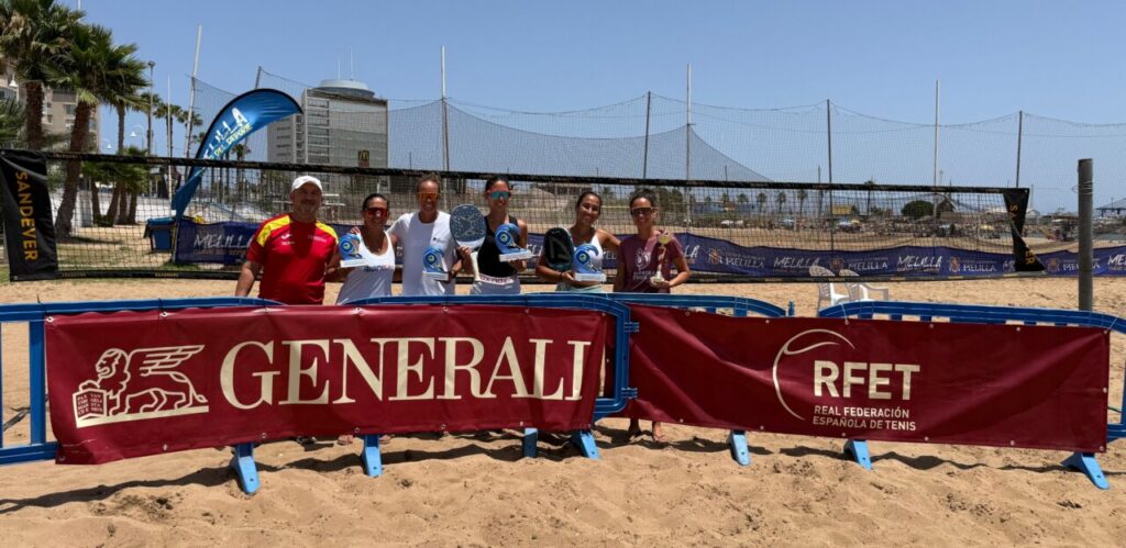 Premiados en dobles femenino del Circuito Nacional de Tenis Playa en Melilla