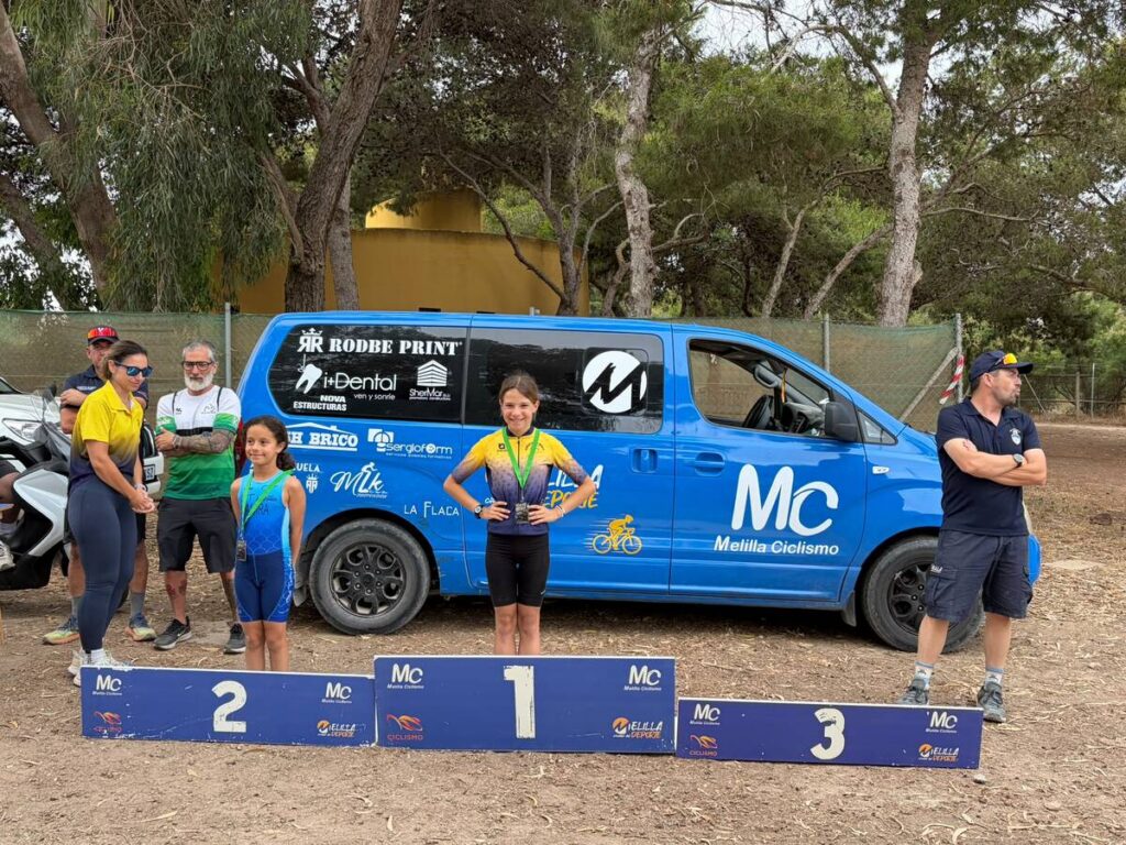 Participantes del VI GP XCO en el podio de premiación