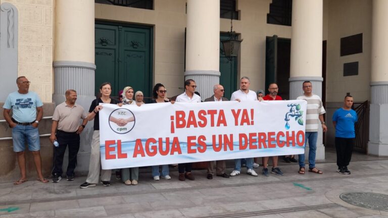 Concentración de CPM en Melilla exigiendo solución a cortes de agua