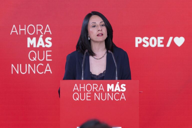 Rebeca Torró del PSOE en rueda de prensa sobre Zapatero