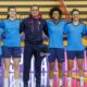 Rafa Torreblanca junto al equipo del Melilla Torreblanca C.F. en el Pabellón Javier Imbroda