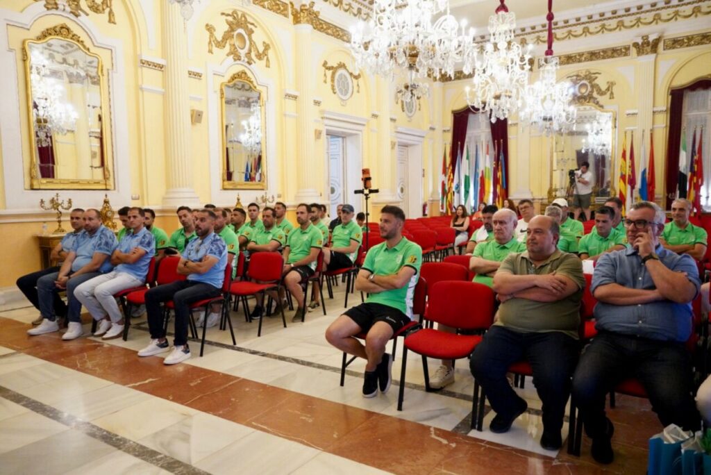 Recepción de exfutbolistas en el Salón Dorado de Melilla
