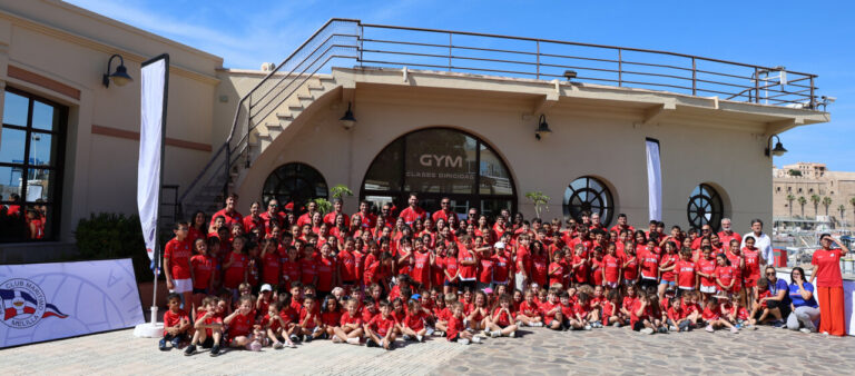 Grupo de jugadores y entrenadores del baloncesto RCMM en jornada de convivencia