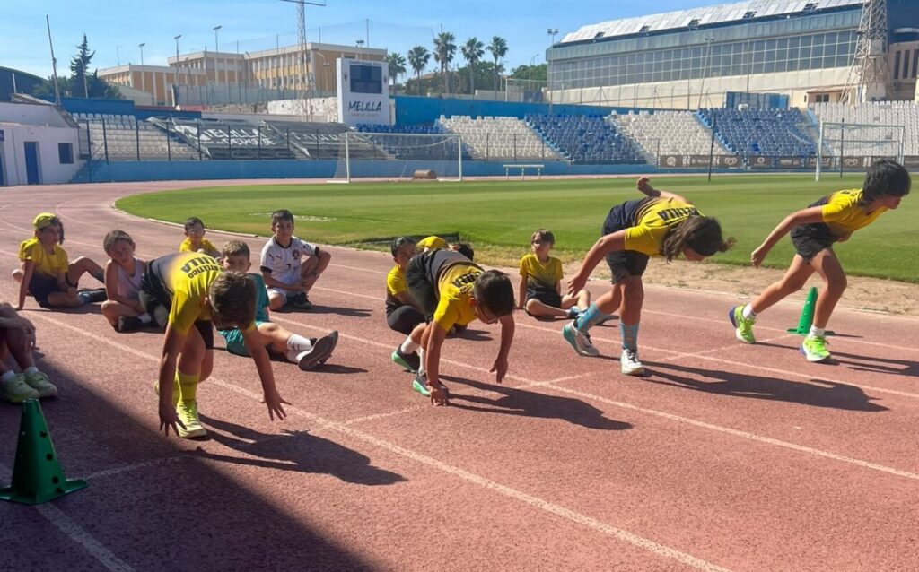 Niños compitiendo en el Torneo de Atletismo del Club Atlético Melilla