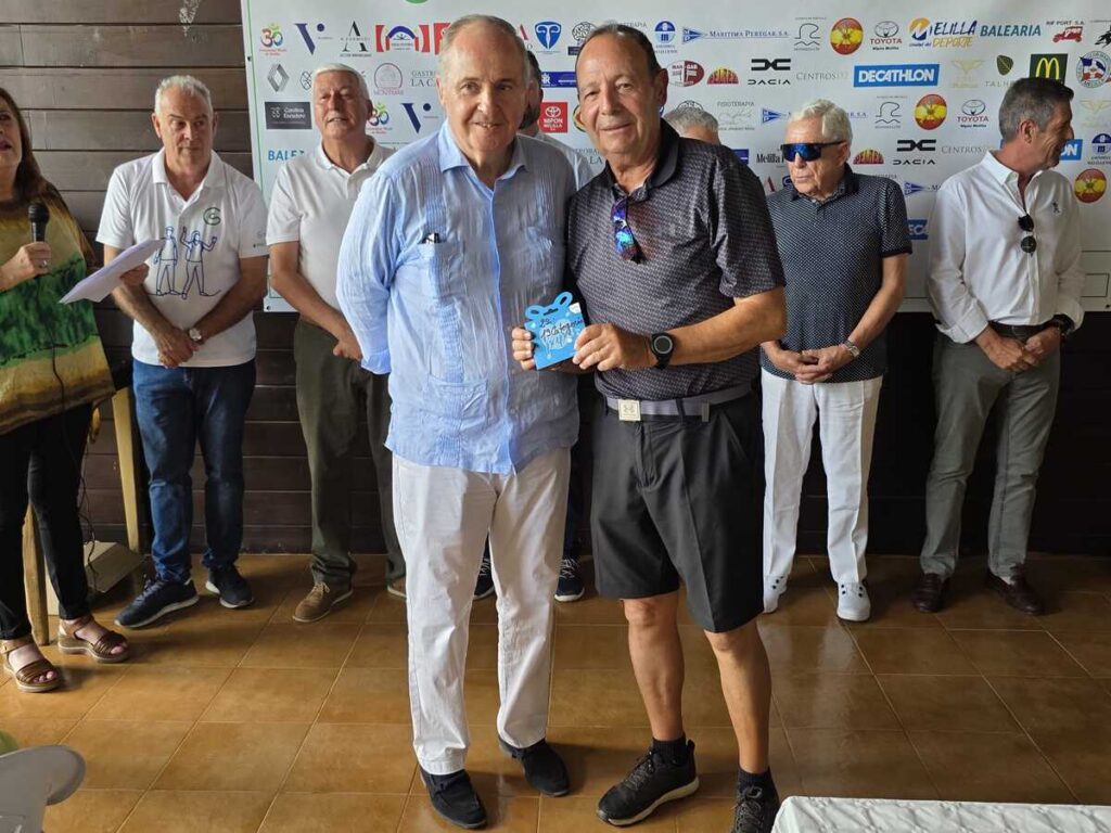Entrega de trofeos en el III Torneo de Golf Rotary en Melilla