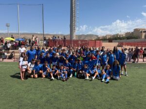 Grupo de alumnos de la Fundación RFMF en el Torneo Youth Supercup
