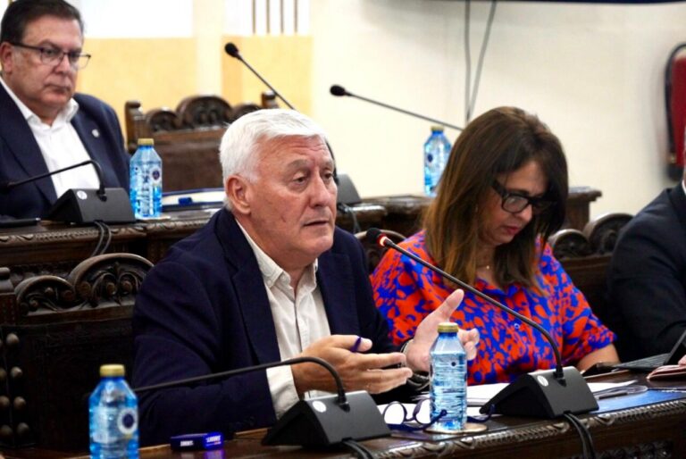 Consejero de Medio Ambiente Daniel Ventura hablando sobre el agua en Melilla