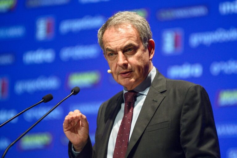 José Luis Rodríguez Zapatero hablando en un evento público
