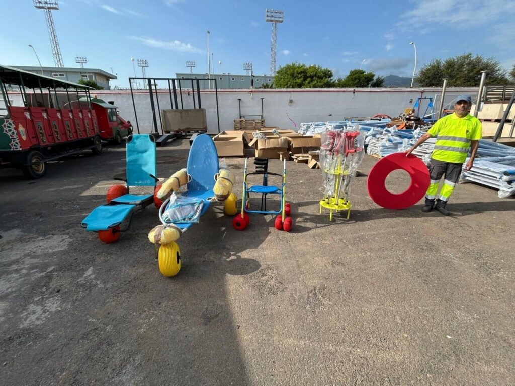 Mobiliario adaptado para personas con diversidad funcional en playas