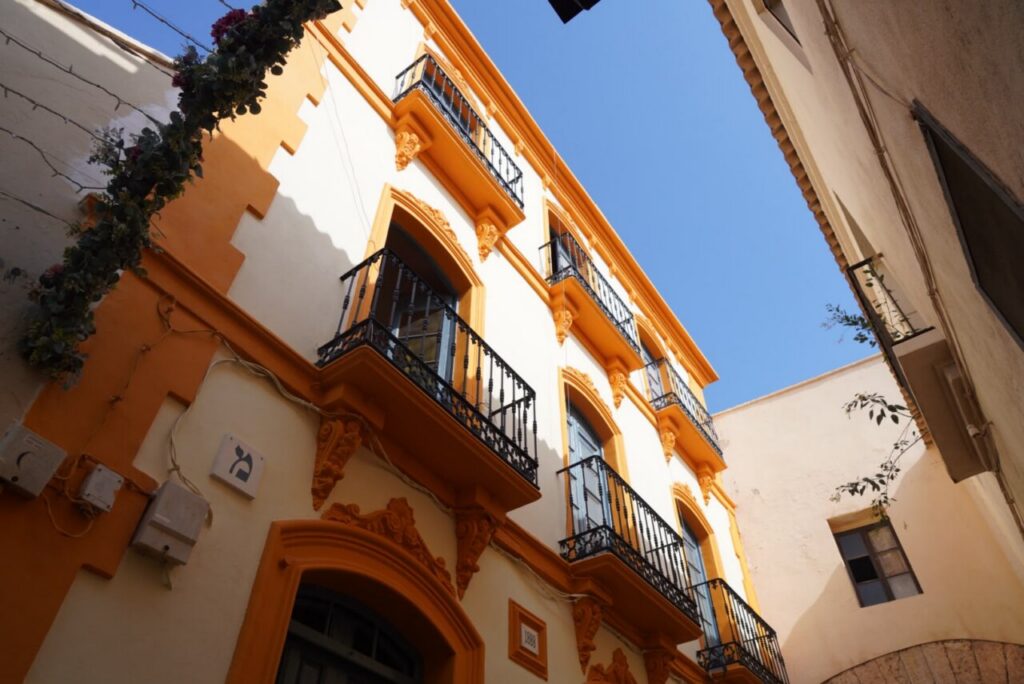 Fachada restaurada de la Casa del Manco en Melilla La Vieja