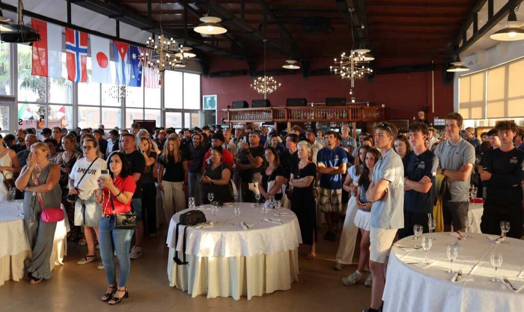Asistentes a la ceremonia de entrega de trofeos en Melilla