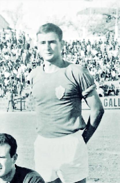 Pedro Botello, futbolista melillense, en un partido de fútbol