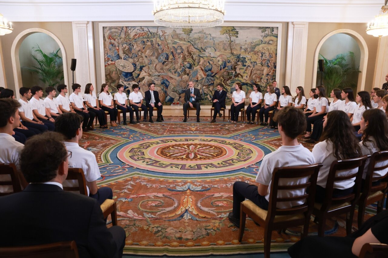 El Rey recibe a los participantes de Becas Europa en La Zarzuela