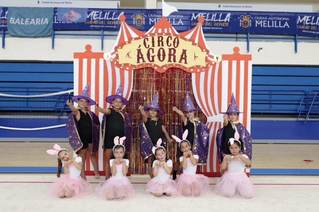 Gimnastas del Club Ágora en el Festival 'El Circo' en Melilla