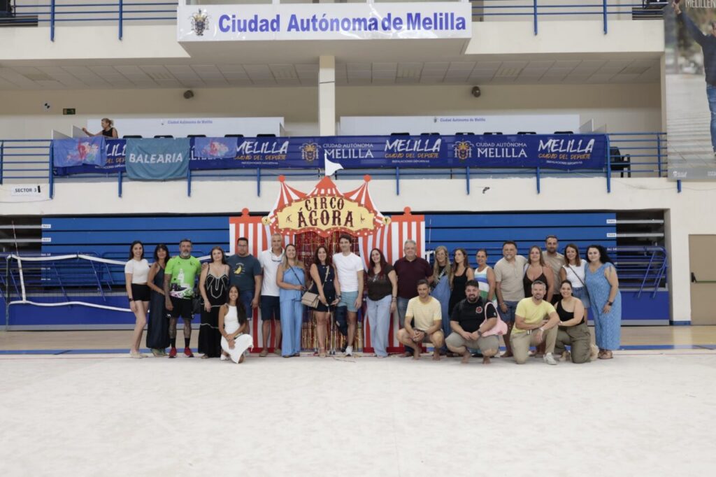 Grupo de personas en el Festival El Circo Ágora en Melilla