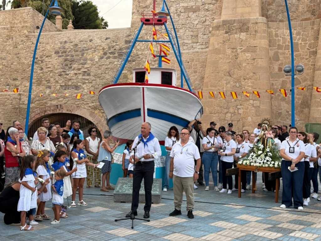 Emotiva procesión y ofrenda floral a la Virgen del Carmen en Melilla