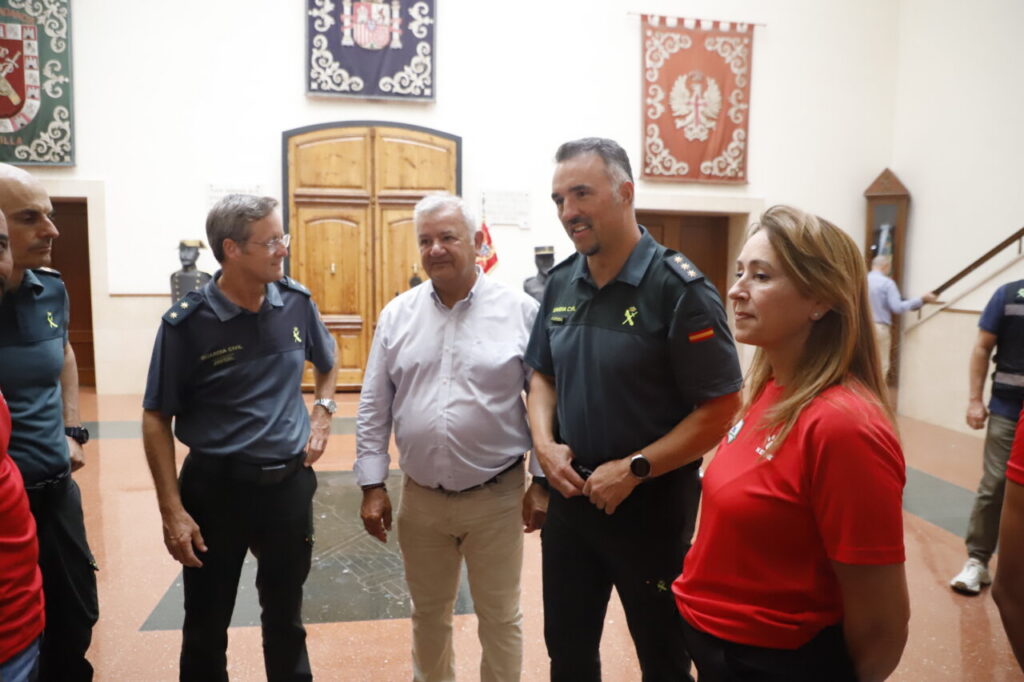 Miembros del C.D. Higicontrol Melilla durante visita institucional