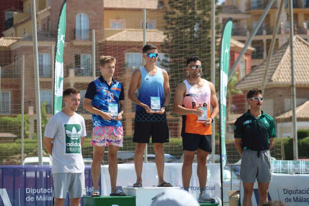Podio del XII Acuatlón Villa de Torrox con triatletas premiados
