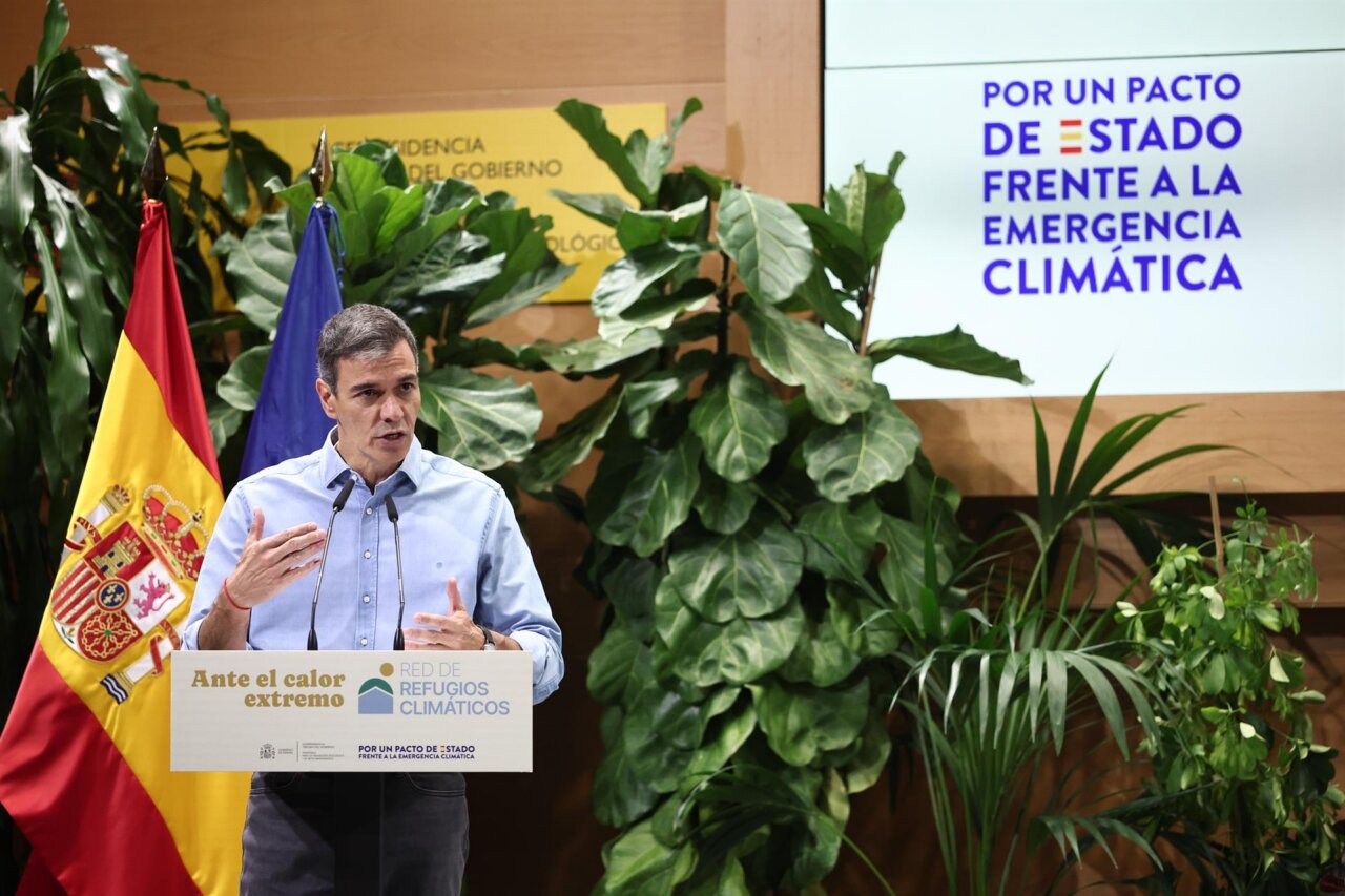 El presidente del gobierno español hablando sobre refugios climáticos