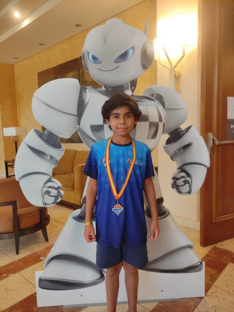 Sanyé José Bonilla Ramchand con medalla en campeonato de ajedrez