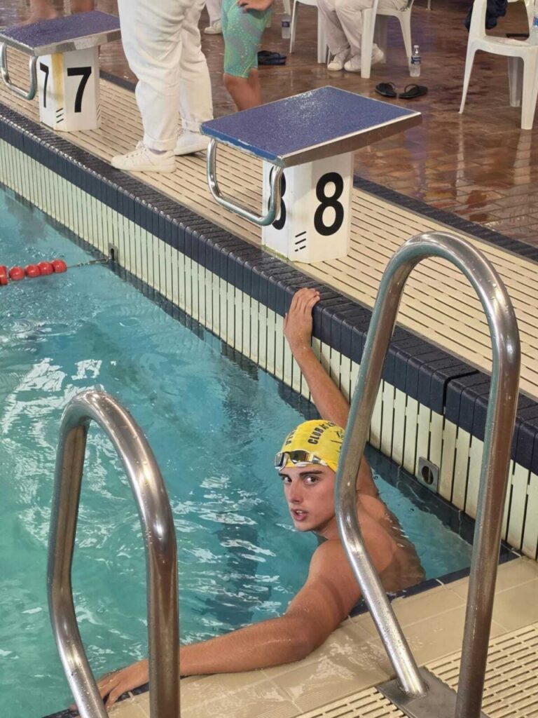 Nadador del Club Atlético Melilla en la piscina durante el I Trofeo F.C.R. de Torrent