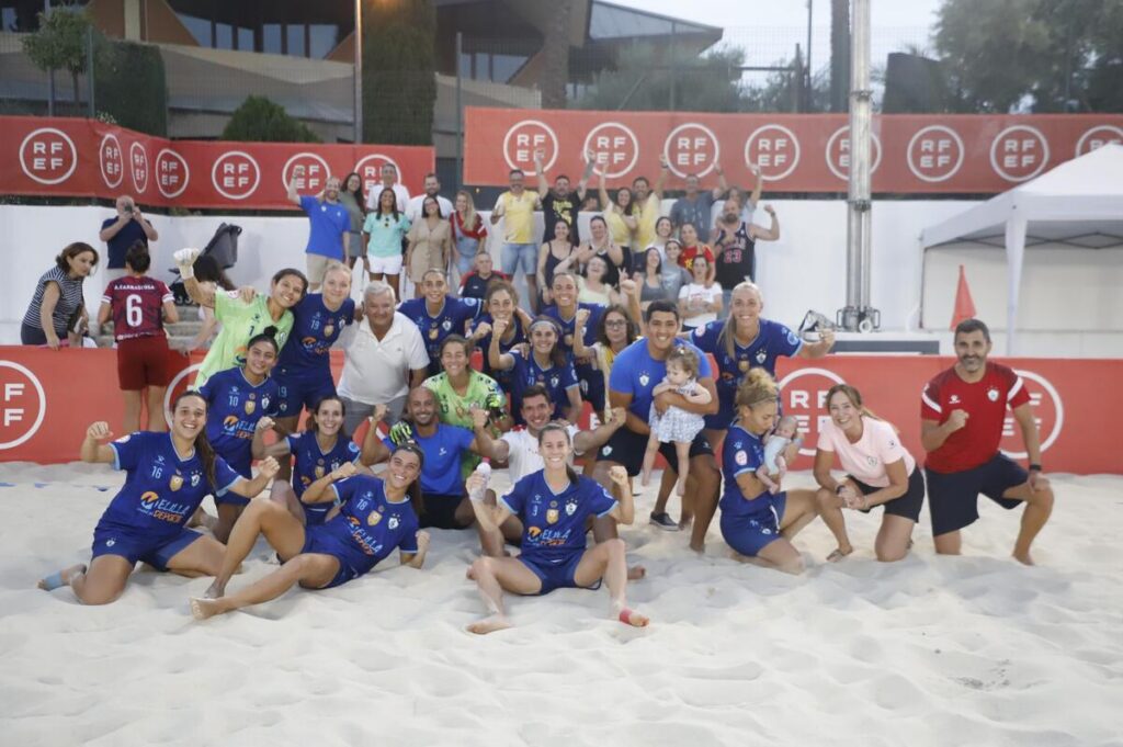 Equipo del C.D. Higicontrol Melilla celebrando su victoria en la Supercopa de España