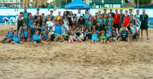 Grupo de participantes del I Torneo de Balonmano Playa en Melilla