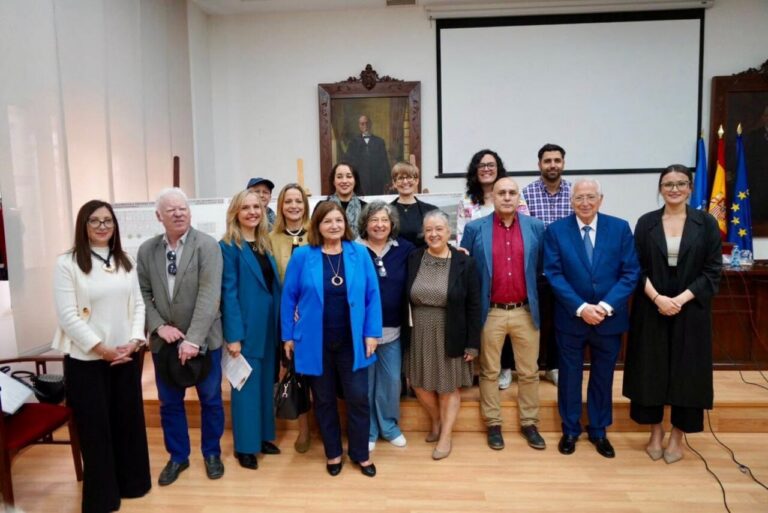 Grupo de personas en la presentación del proyecto del Centro TEA en Melilla