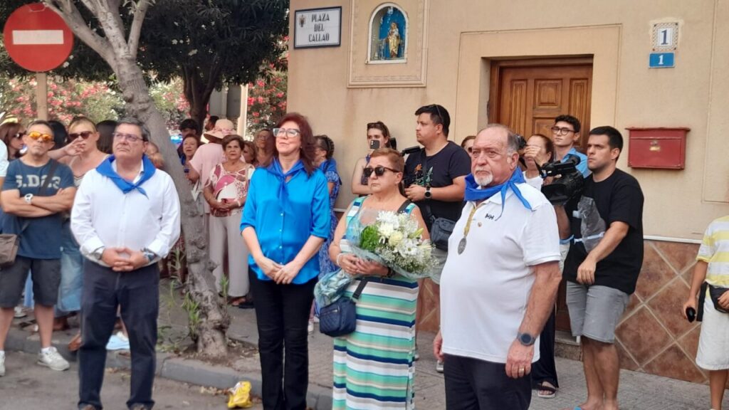 Multitudinaria procesión marinera en Melilla en honor a la Virgen del Carmen