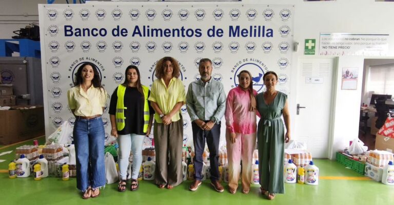 Grupo de voluntarios en el Banco de Alimentos de Melilla