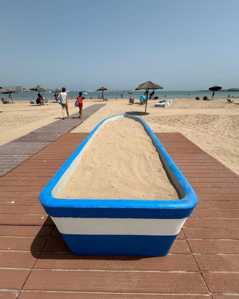 Barbacoa de hormigón en la playa de la Hípica en Melilla
