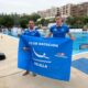 Jesús Herrero y Alejandro Castaños con bandera del Club Natación Melilla