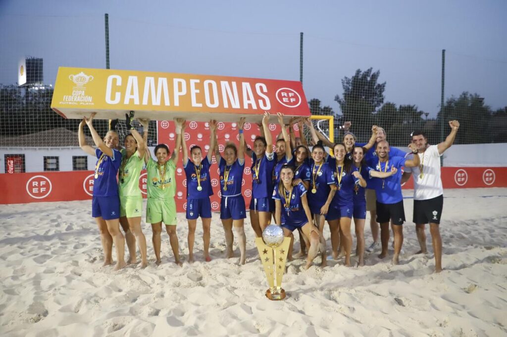 Equipo del C.D. Higicontrol Melilla celebrando su victoria en la Supercopa de España.