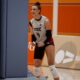Celia Morales sonriendo durante un partido de voleibol