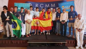 Entrega de trofeos en el Mundial Junior de Snipe en Melilla