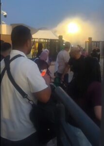 Multitud de personas en la frontera de Beni-Enzar en Melilla