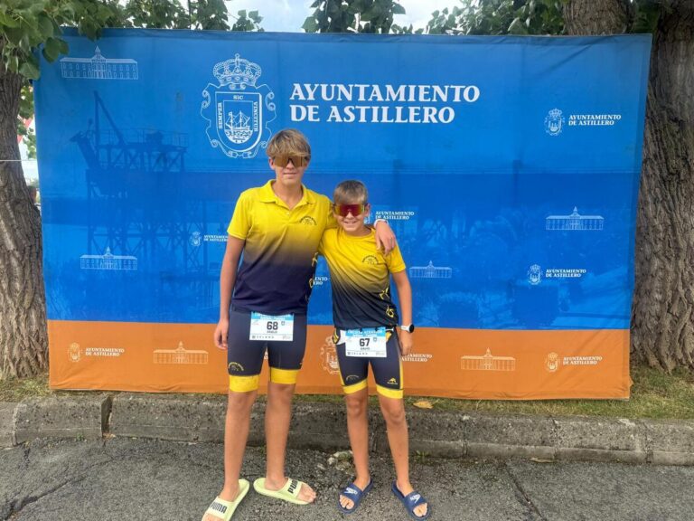Hermanos Pablo y David Hurtado Jiménez en el Acuatlón Real Astillero