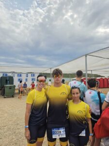 Tres deportistas del Club Atlético Melilla en el evento deportivo